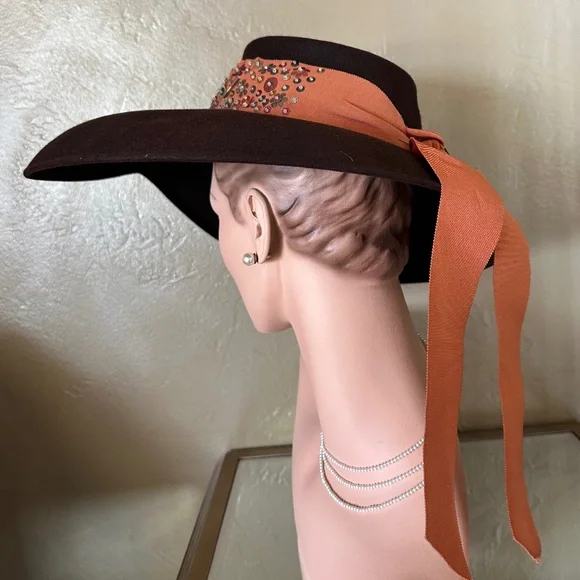 MAGNIFICENT 1940s\' BROWN FELT FEDORA WITH WIDE GROSGRAIN BAND + BOW + VEIL Accessories | Magnificent 194s Brown Felt Fedora With Wide  main image 2